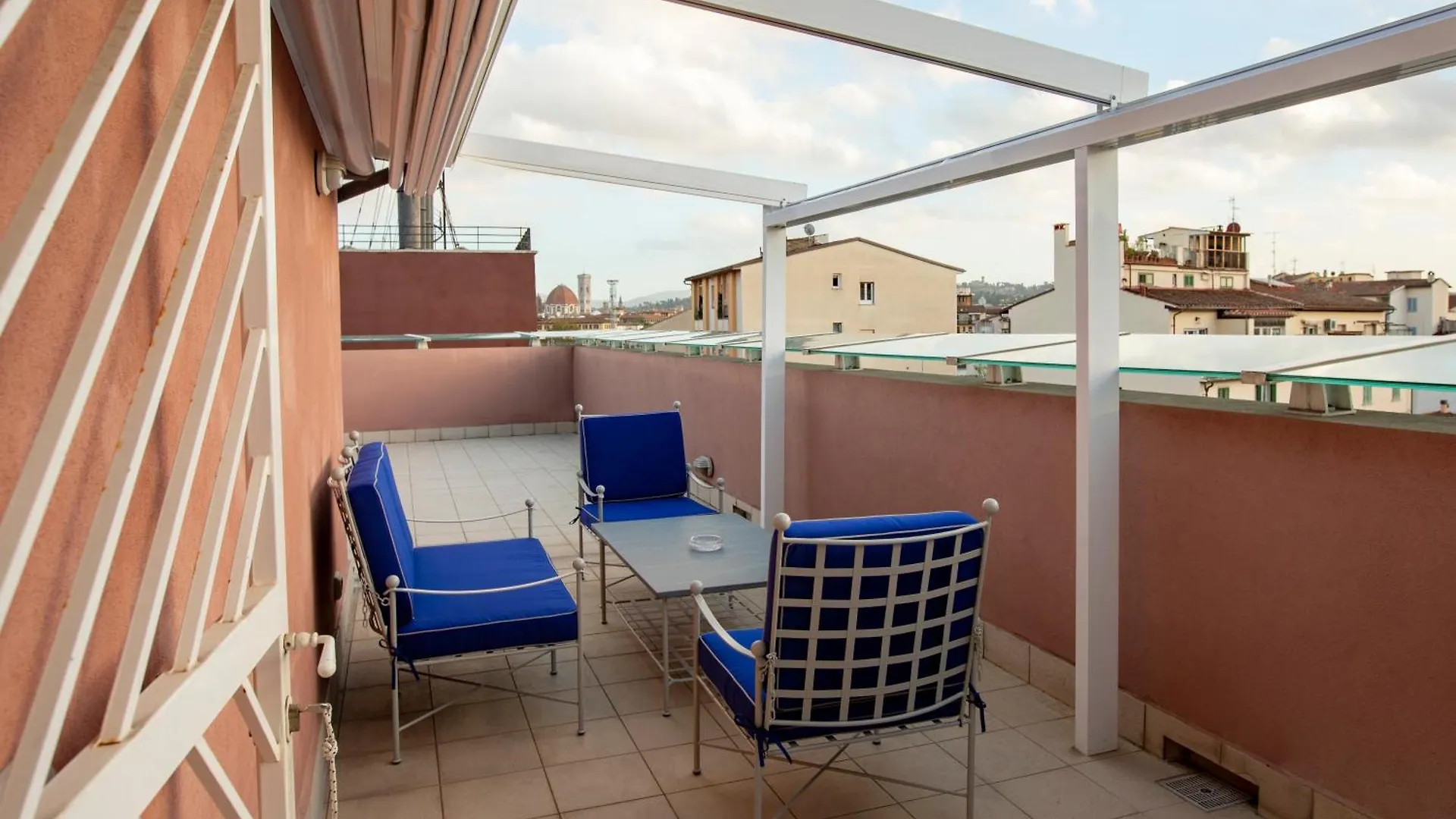 Appartamento Iris -Due Ampie Terrazze Vista Duomo Firenze 0*,  Italia